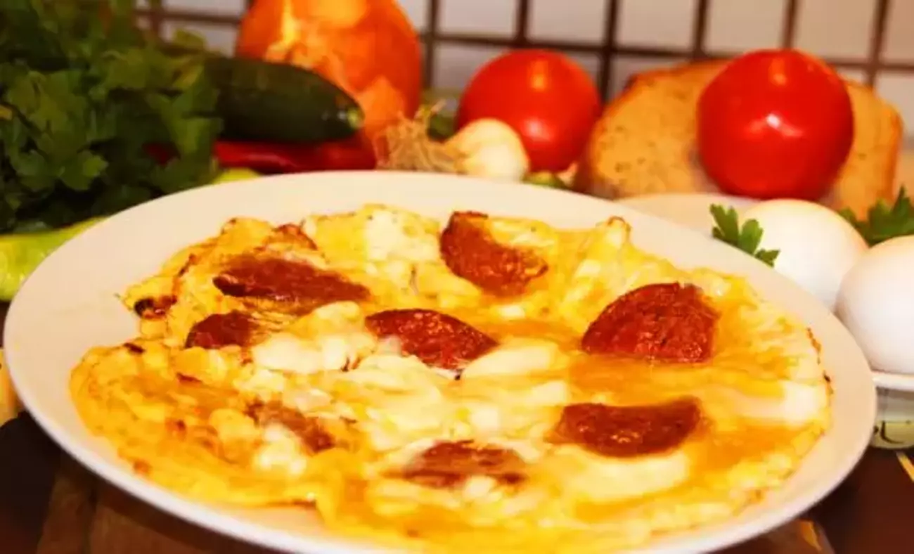 Sucuk Kaşarlı Omlet