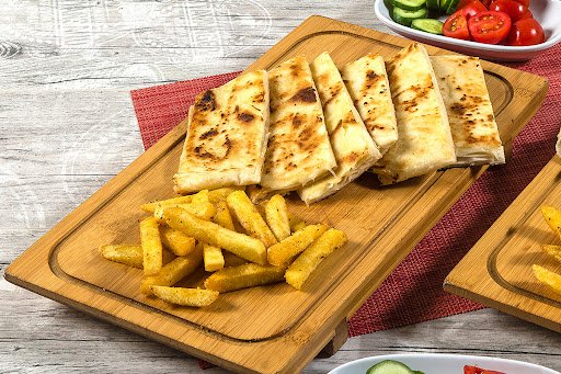 Sucuk Kaşarlı Gözleme